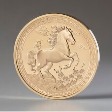 2026-ųjų metų šeimininkui Ugniniam arkliui skirtas paauksuotas medalis