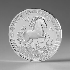 2026-ųjų metų šeimininkui Ugniniam arkliui skirtas sidabrinis medalis