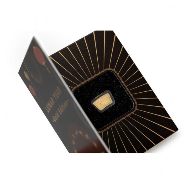 Kiškio metams skirta auksinė vėduoklės formos moneta 2