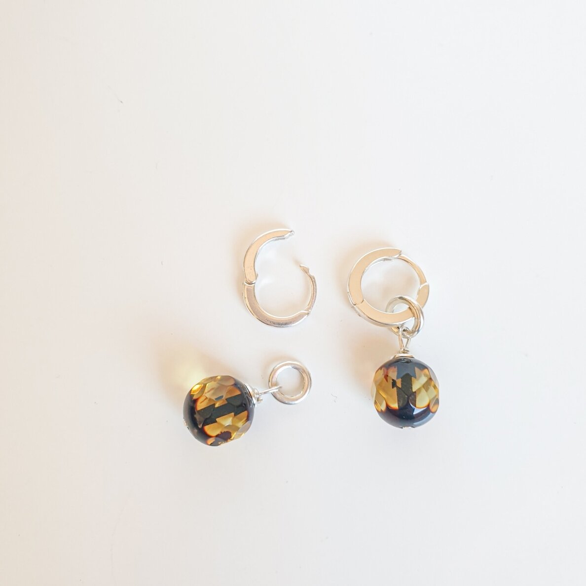 Natūralaus facetuoto (briaunuoto) Baltijos gintaro auskarai 2