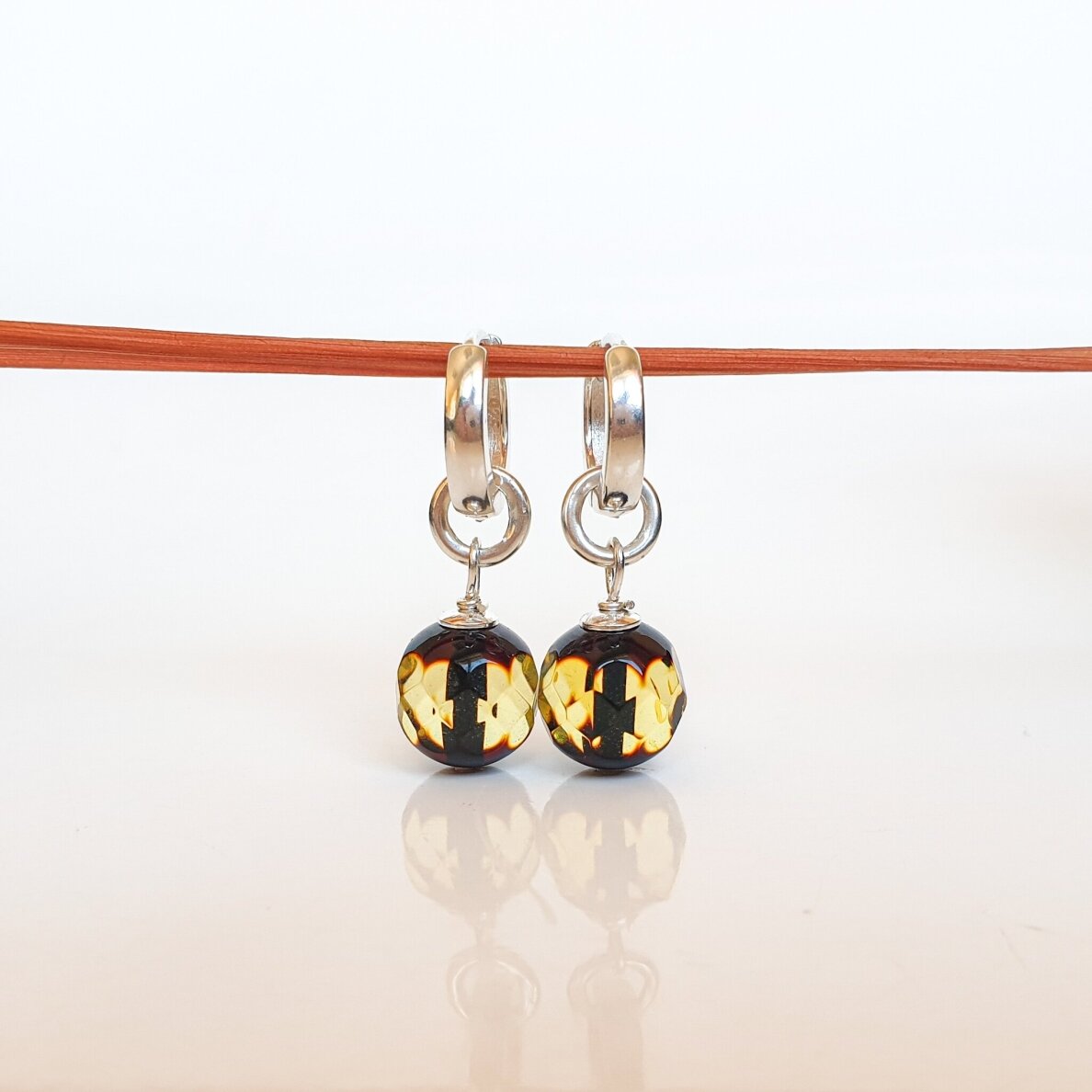 Natūralaus facetuoto (briaunuoto) Baltijos gintaro auskarai 1