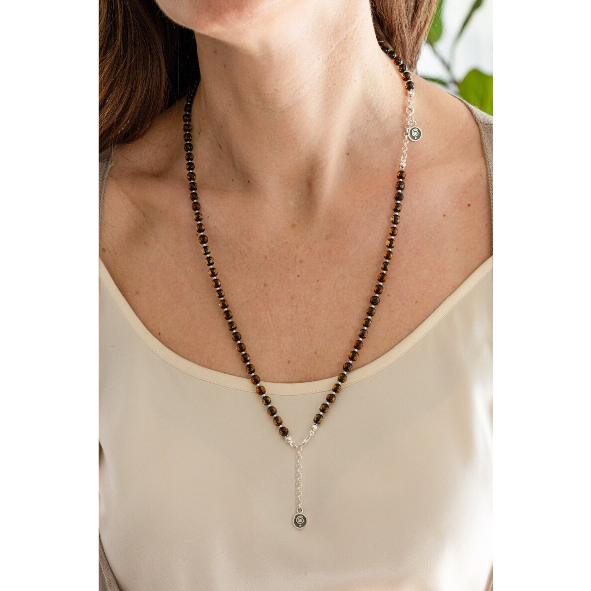 Natūralaus facetuoto (briaunuoto) Baltijos gintaro kolje 6