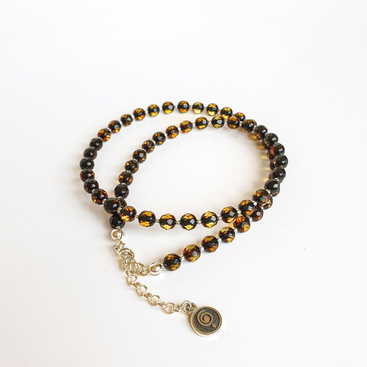 Natūralaus facetuoto (briaunuoto) Baltijos gintaro kolje 2