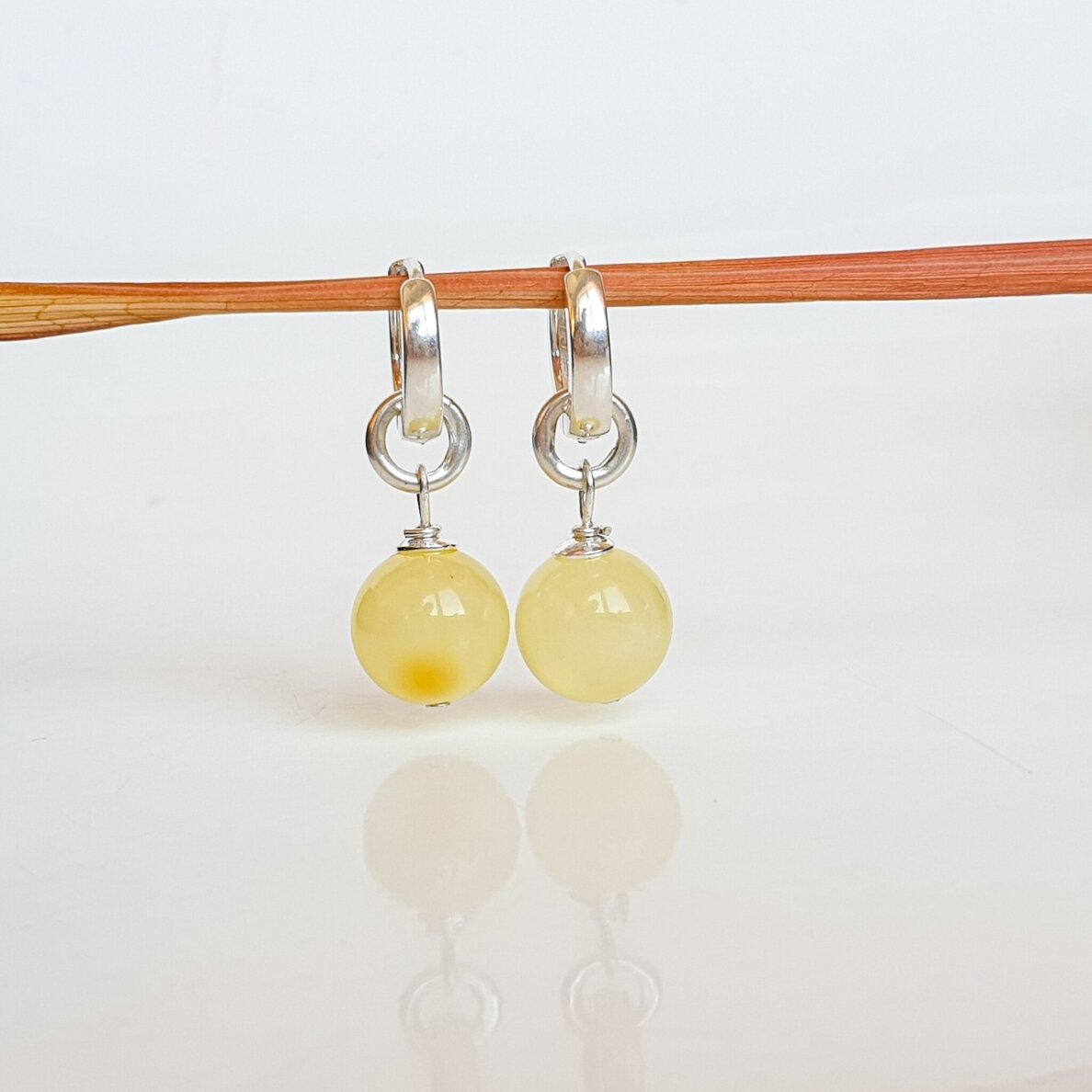 Natūralaus šviesaus Baltijos gintaro auskarai 2 Natūralaus šviesaus Baltijos gintaro auskarai 2