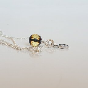 Natūralaus facetuoto (briaunuoto) Baltijos gintaro pakabukas