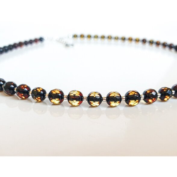 Natūralaus facetuoto (briaunuoto) Baltijos gintaro kolje 3