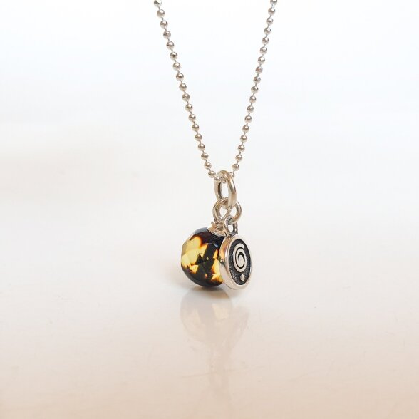 Natūralaus facetuoto (briaunuoto) Baltijos gintaro pakabukas 2 Natūralaus facetuoto (briaunuoto) Baltijos gintaro pakabukas 2