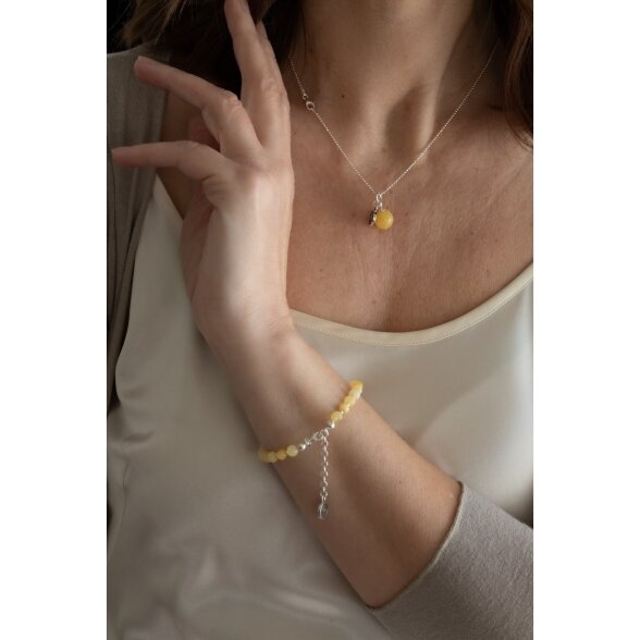 Natūralaus šviesaus Baltijos gintaro pakabukas 2 Natūralaus šviesaus Baltijos gintaro pakabukas 2