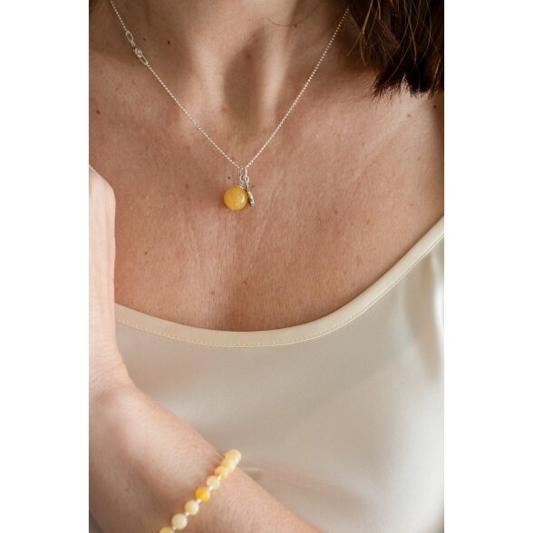 Natūralaus šviesaus Baltijos gintaro pakabukas Natūralaus šviesaus Baltijos gintaro pakabukas