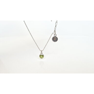 Peridoto pakabukas su grandinėle „Gausa ir klestėjimas“ Peridoto pakabukas su grandinėle „Gausa ir klestėjimas“