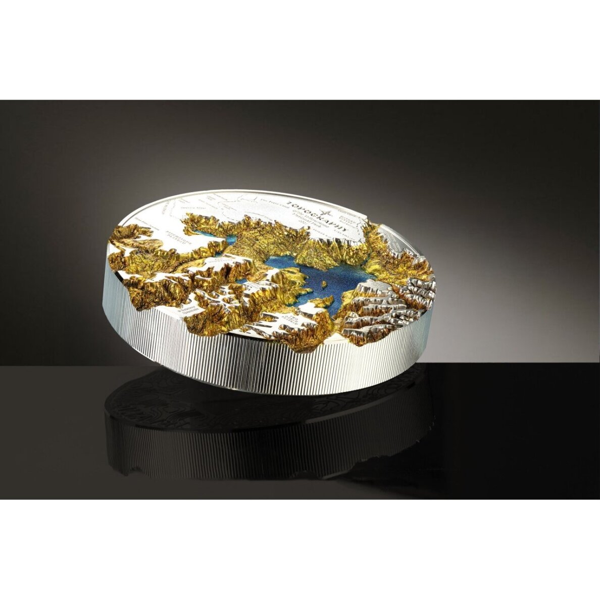 Sidabrinė spalvomis puošta moneta, imituojanti Jeloustouną 3