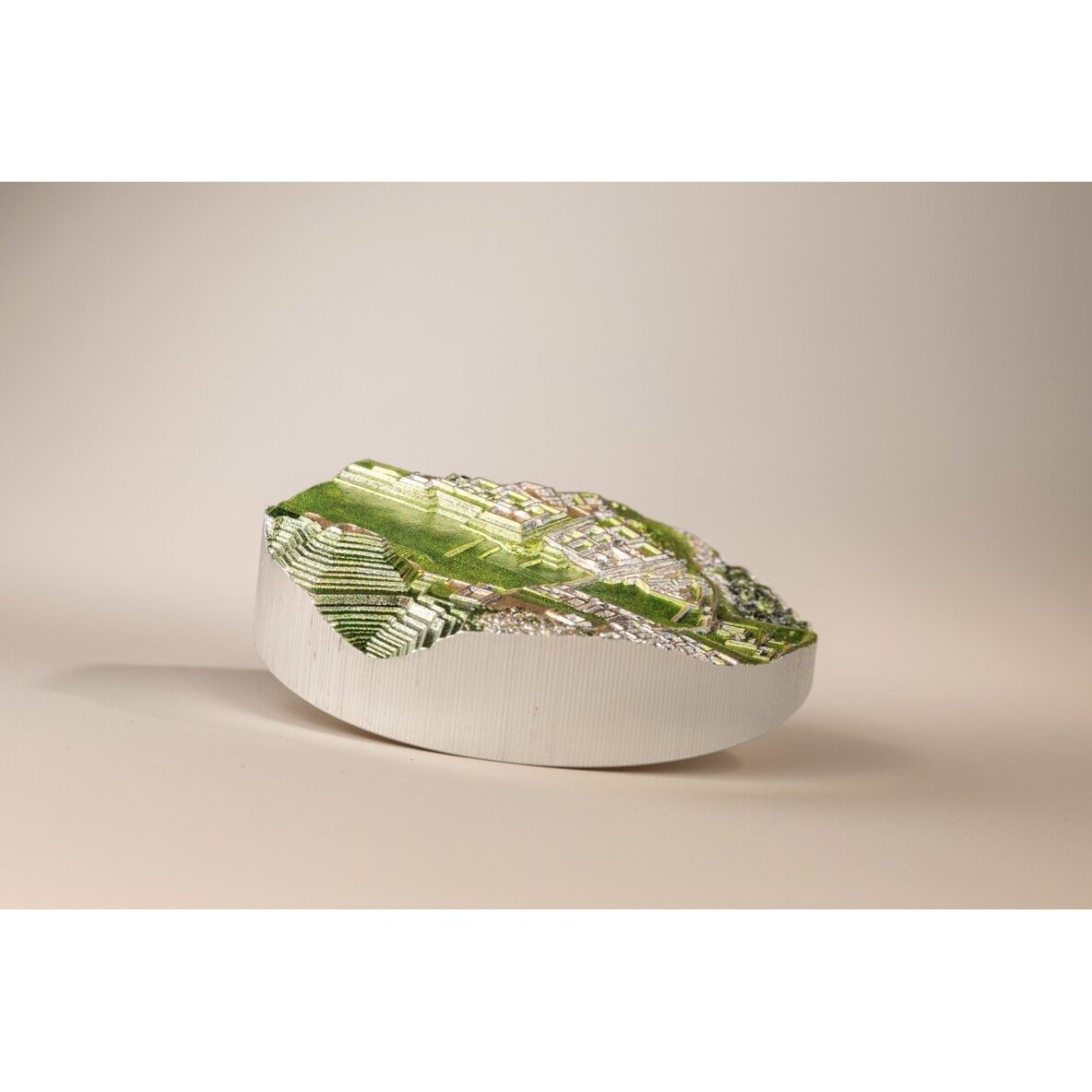 Sidabrinė spalvomis puošta moneta, imituojanti Maču Pikču 3